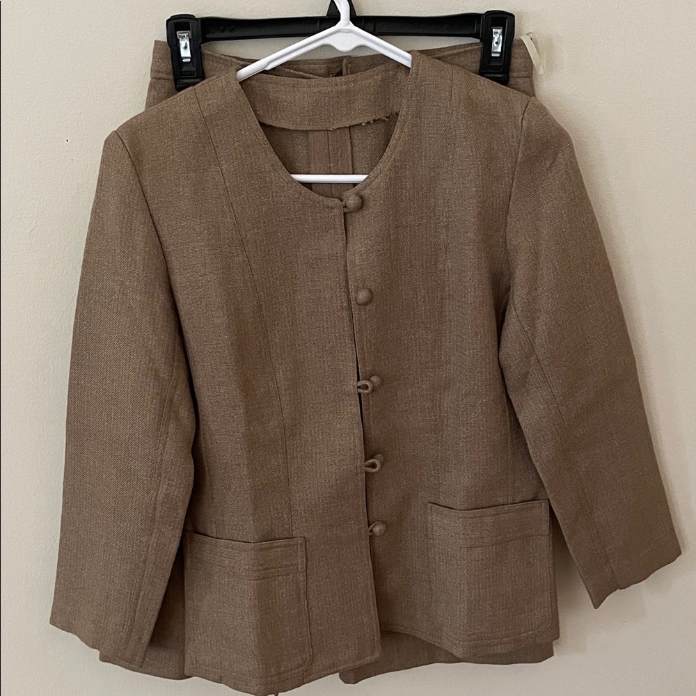 Vintage Elegant Tan Women's Suit Set